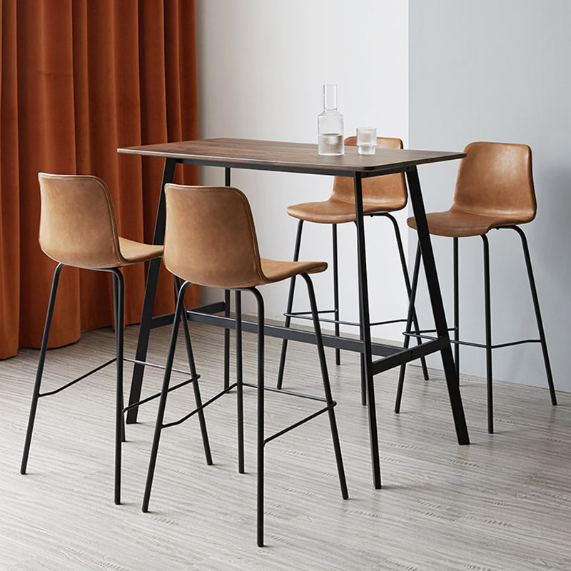 Taburete de bar de cuero interior moderno con reposapiés y respaldo bajo