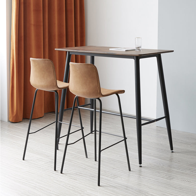 Taburete de bar de cuero interior moderno con reposapiés y respaldo bajo