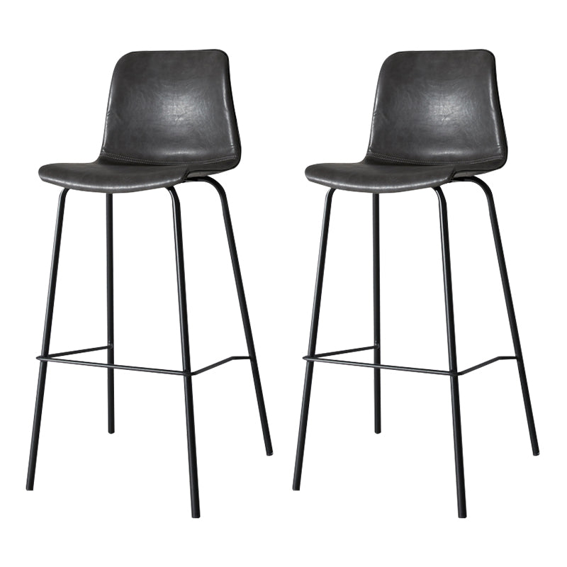 Taburete de bar de cuero interior moderno con reposapiés y respaldo bajo