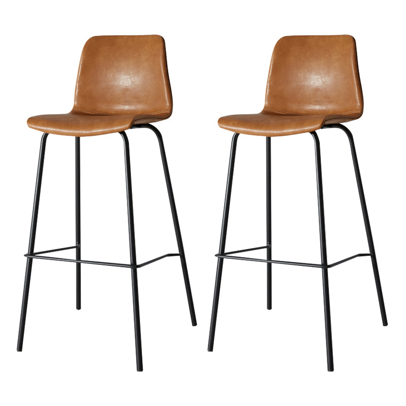 Taburete de bar de cuero interior moderno con reposapiés y respaldo bajo