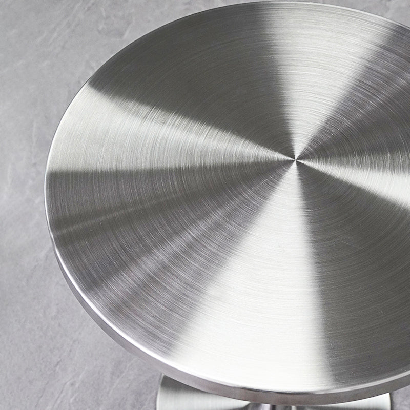 Esstisch aus Edelstahl im Industriestil mit Sockel
