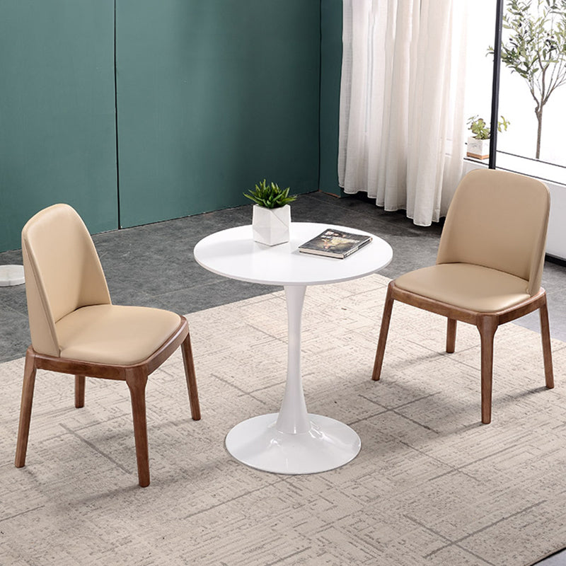 Silla de comedor de cuero industrial para restaurante, silla de comedor Parsons con patas de nogal
