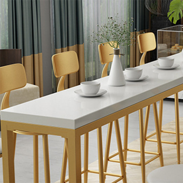 Mesa de barra de pub interior de rectángulo glamoroso de la barra de hierro dorada de oro con pedestal de caballete