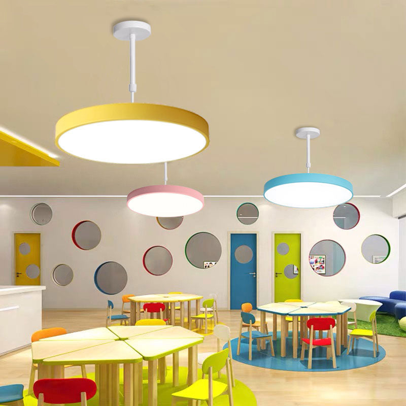 Mehrfarbige runde LED -Anhänger -Beleuchtungs -Leuchten -Makkaron -Metall -Makkaron -Hängebangußenlampe