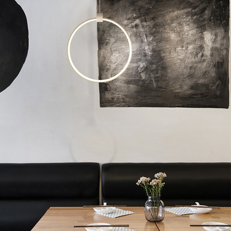 Pendre à LED linéaire blanc Lumière suspension en métal décoratif pour la salle des enfants