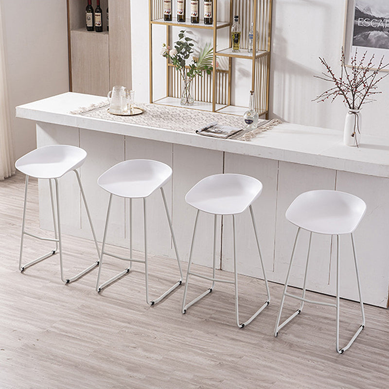Modern Style Metal Low Back and Strap Pedal Bar Stool 30-inch Coffee Shop Bar Stool