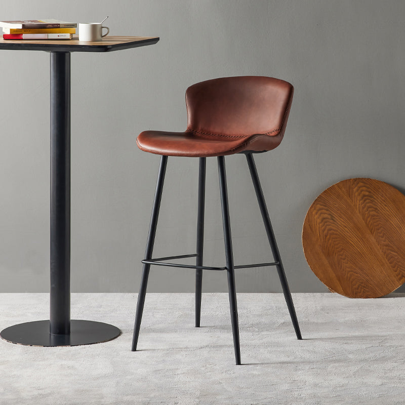 Moderner Barhocker mit Metallgestell und Kunstledersitz für die Küche