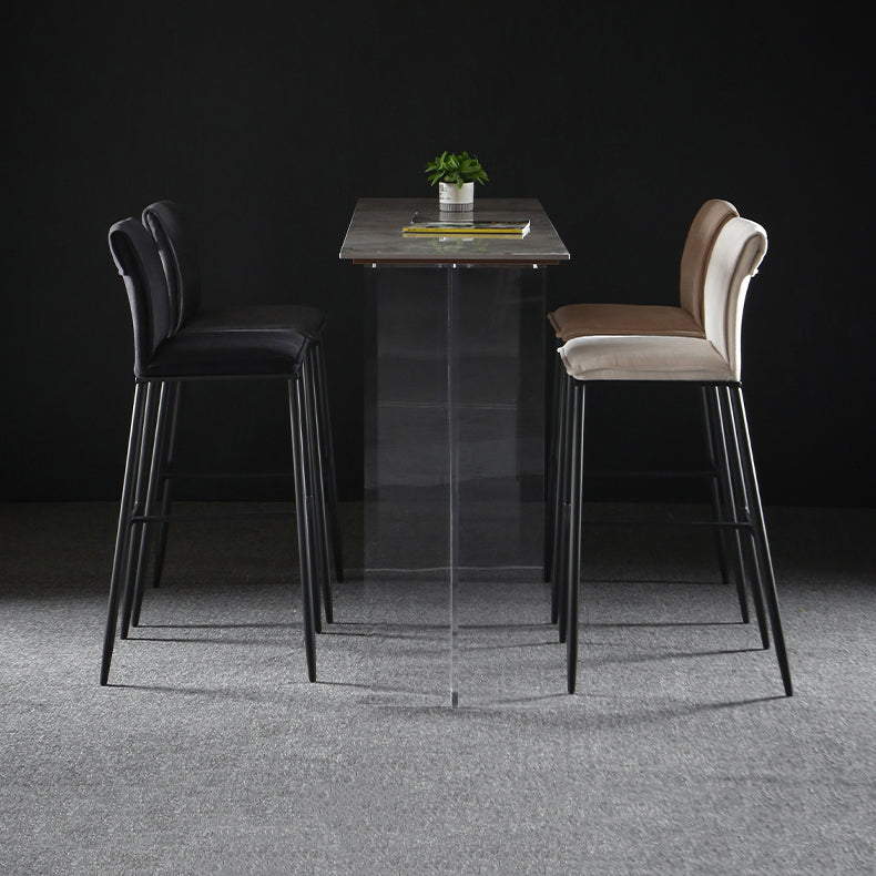 Taburete de bar moderno tapizado con respaldo sin brazos y base de metal
