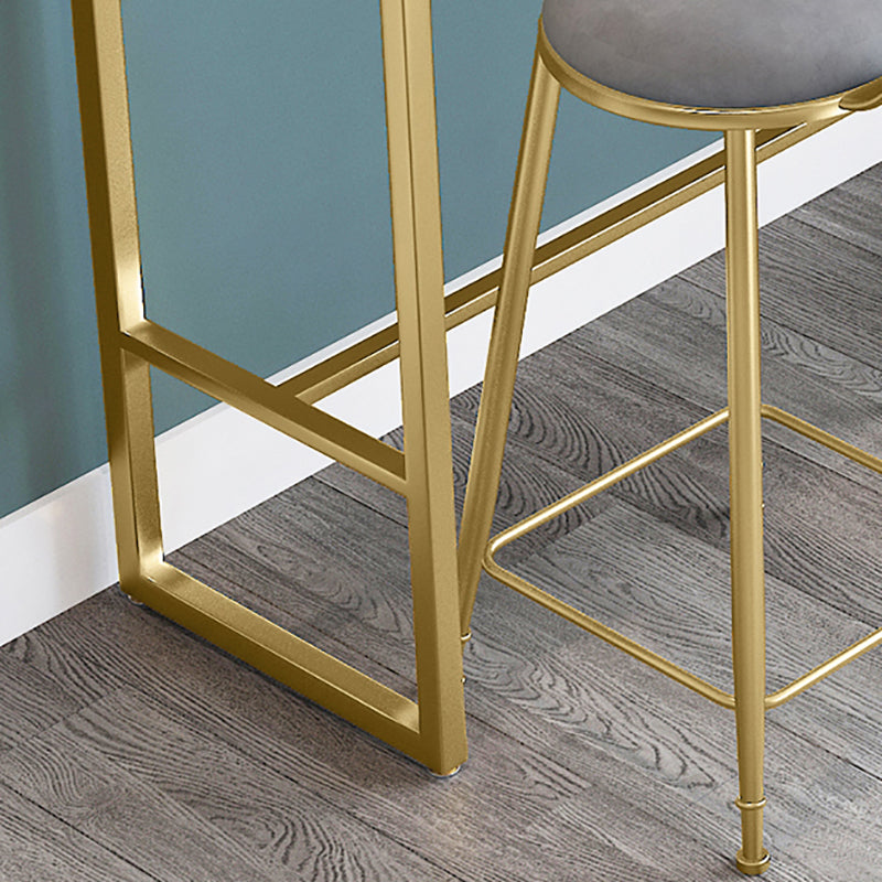 Mesa de barra de pub de pub de mármol con rectángulo glamoroso de la barra de hierro con pedestal de caballete