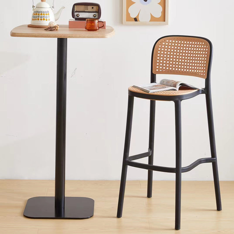 Barre de dossier et tabouret de comptoir