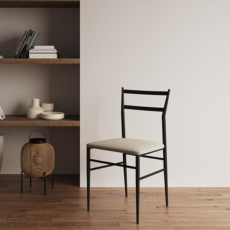 Gestoffeerde armloze eetkamerstoelen ladder achterzijde stoelen met metalen benen