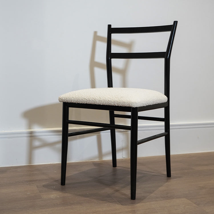 Gestoffeerde armloze eetkamerstoelen ladder achterzijde stoelen met metalen benen