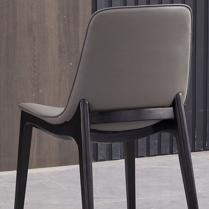 Chaise de salle à manger en cuir avec dossier solide et pieds noirs, maison industrielle
