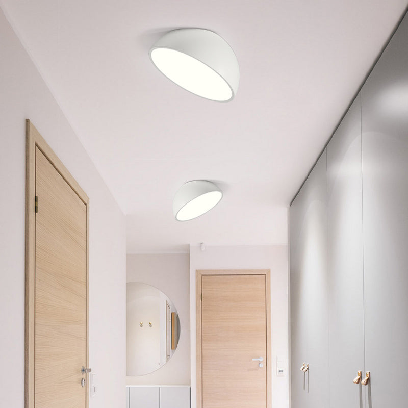 Plafonnier LED moderne et minimaliste en forme d'hémisphère en fer avec abat-jour en acrylique
