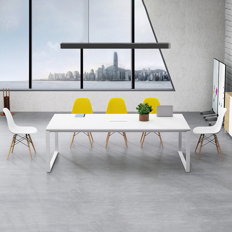 Mesa de comedor rectangular contemporánea de madera maciza, mesa interior blanca con base de trineo