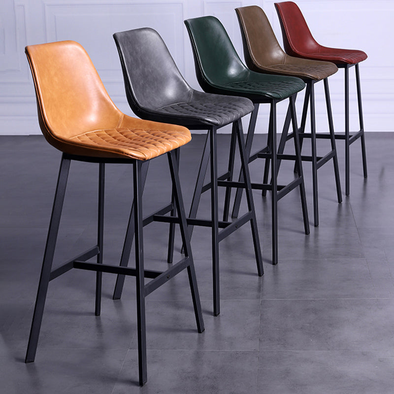 Taburete de bar con respaldo bajo de cuero envejecido, taburete alto industrial para interiores con asiento tipo cubo