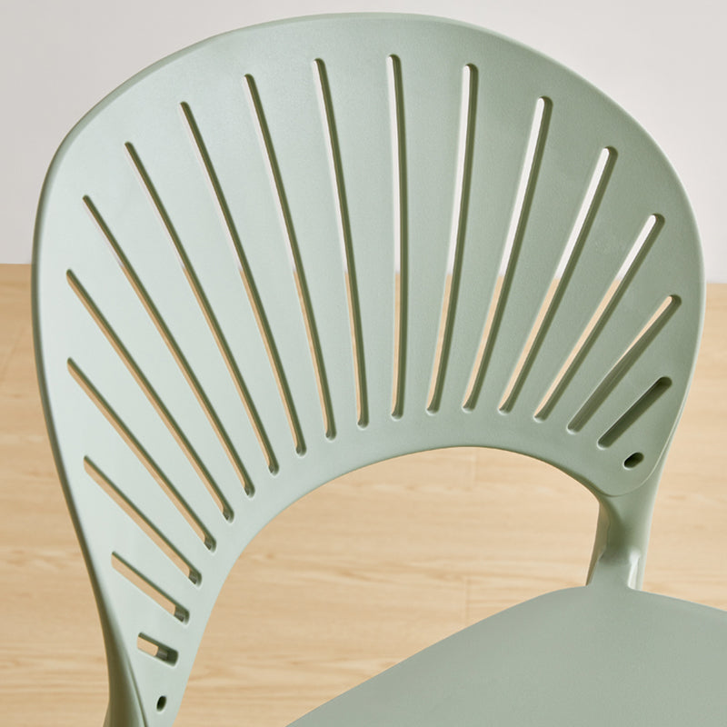 Nordic Plastic Einfacher stapelbarer Barhocker für den Innenbereich, hoher Hocker mit Sattelsitz