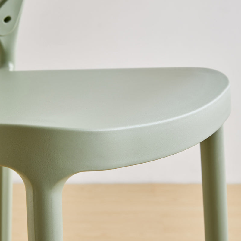 Nordic Plastic Einfacher stapelbarer Barhocker für den Innenbereich, hoher Hocker mit Sattelsitz