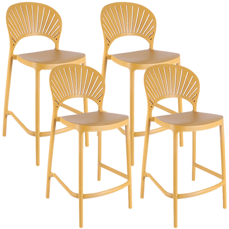 Nordic Plastic Einfacher stapelbarer Barhocker für den Innenbereich, hoher Hocker mit Sattelsitz
