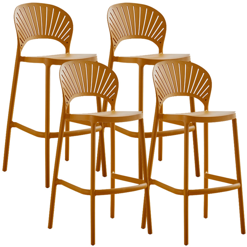 Nordic Plastic Einfacher stapelbarer Barhocker für den Innenbereich, hoher Hocker mit Sattelsitz