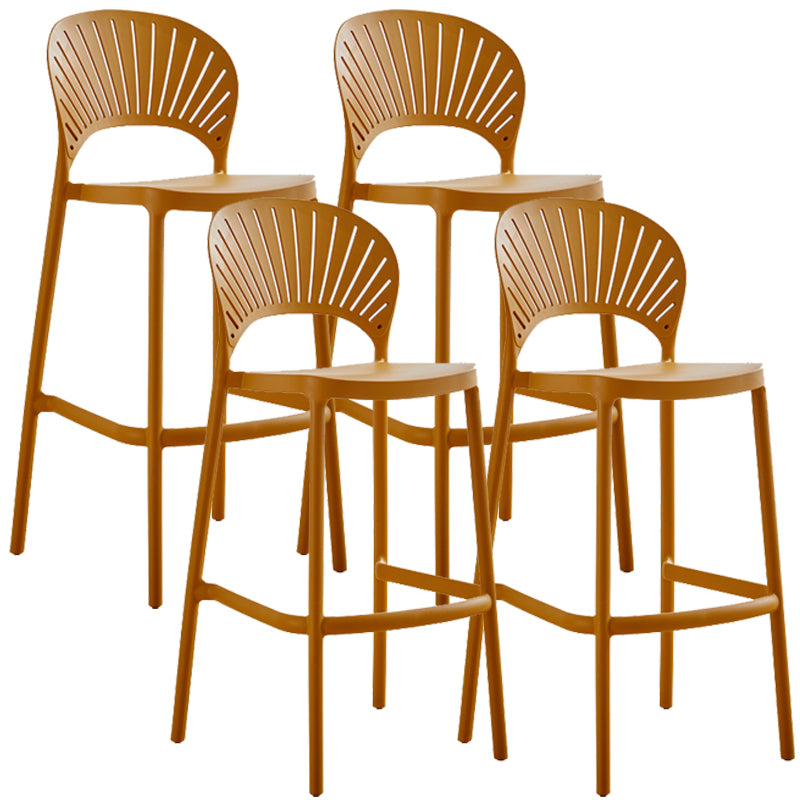 Nordic Plastic Einfacher stapelbarer Barhocker für den Innenbereich, hoher Hocker mit Sattelsitz
