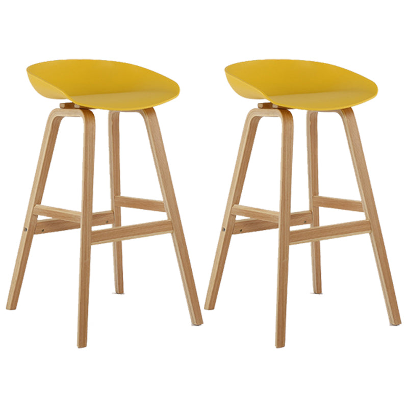 Taburetes de bar escandinavos sin respaldo de los taburetes plásticos de madera con el asiento del cubo
