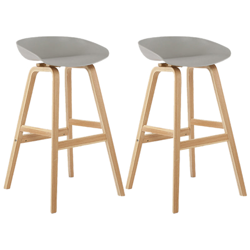 Taburetes de bar escandinavos sin respaldo de los taburetes plásticos de madera con el asiento del cubo