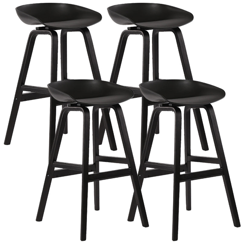 Taburetes de bar escandinavos sin respaldo de los taburetes plásticos de madera con el asiento del cubo