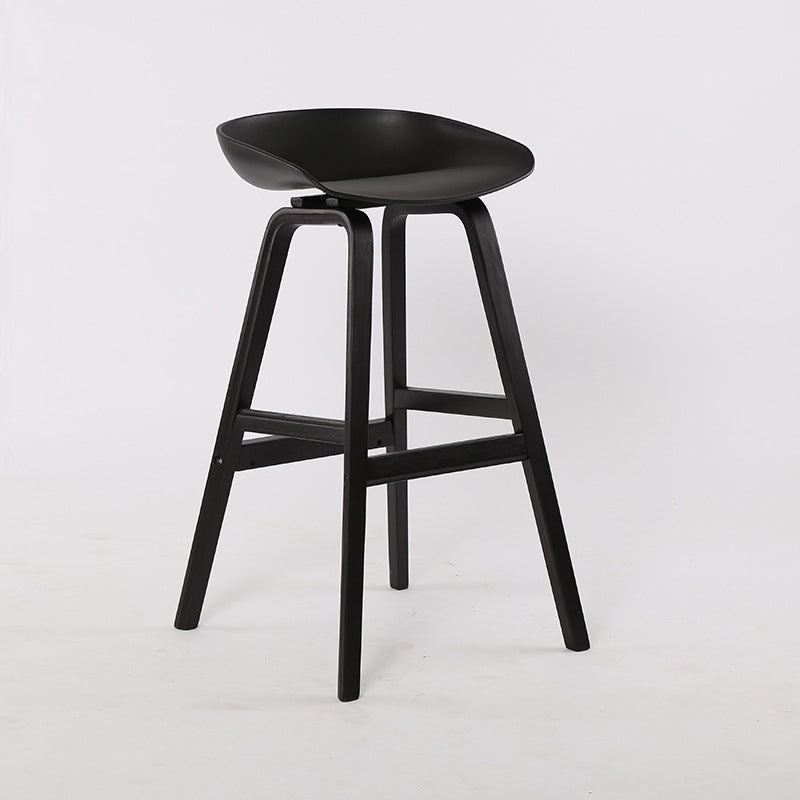 Taburetes de bar escandinavos sin respaldo de los taburetes plásticos de madera con el asiento del cubo