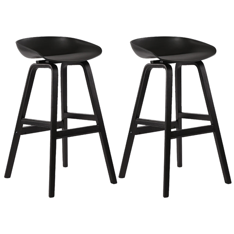 Taburetes de bar escandinavos sin respaldo de los taburetes plásticos de madera con el asiento del cubo