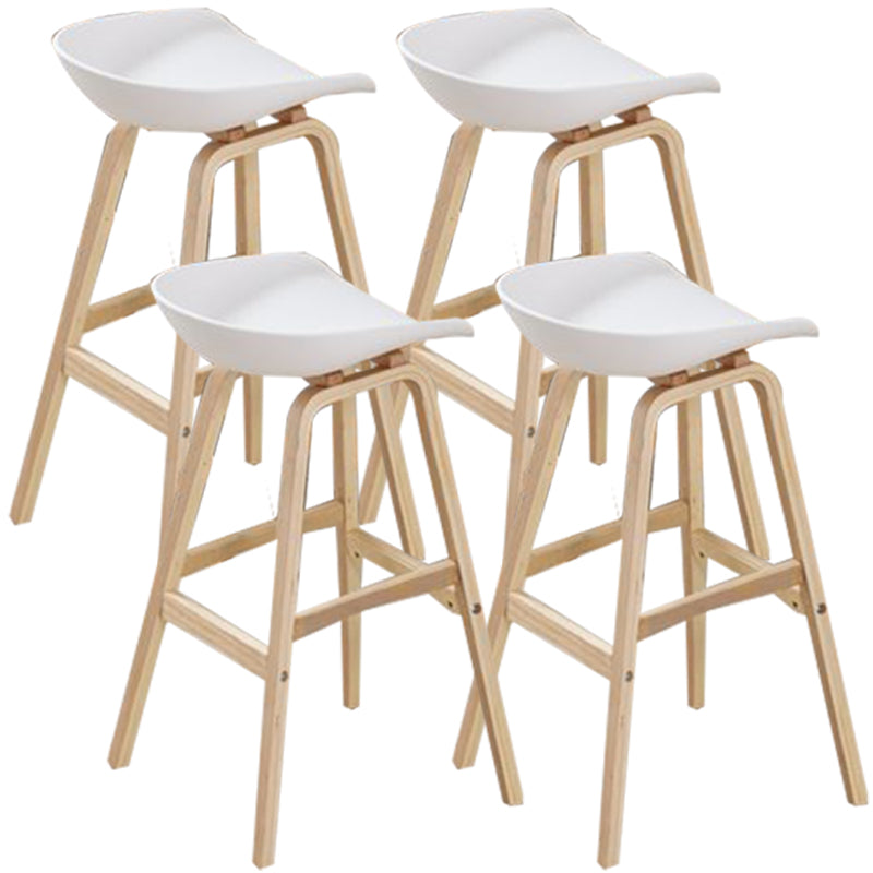 Taburetes de bar escandinavos sin respaldo de los taburetes plásticos de madera con el asiento del cubo