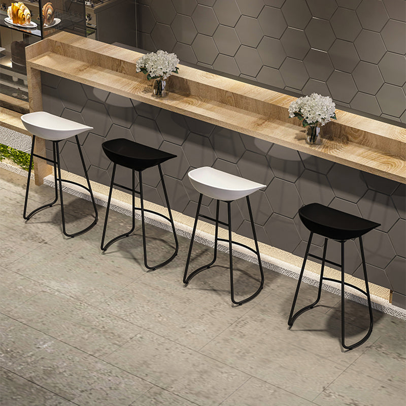 Simple Iron Low Back Barstool Nordic Indoor Tall Stool with Bucket Seat