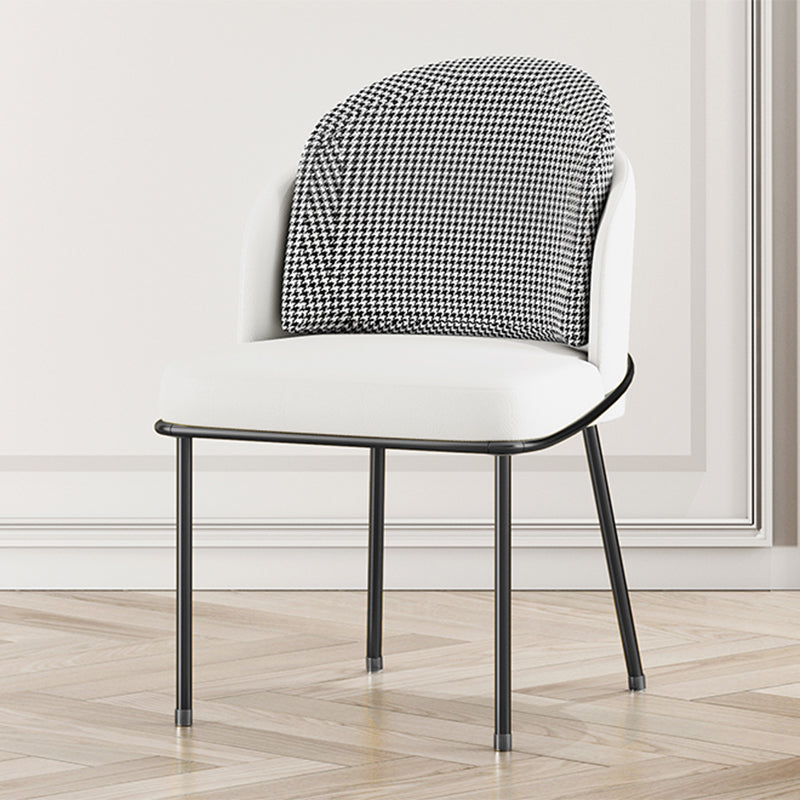 Silla de comedor de metal Glam, sillas de comedor de cuero PU sin brazos para uso doméstico