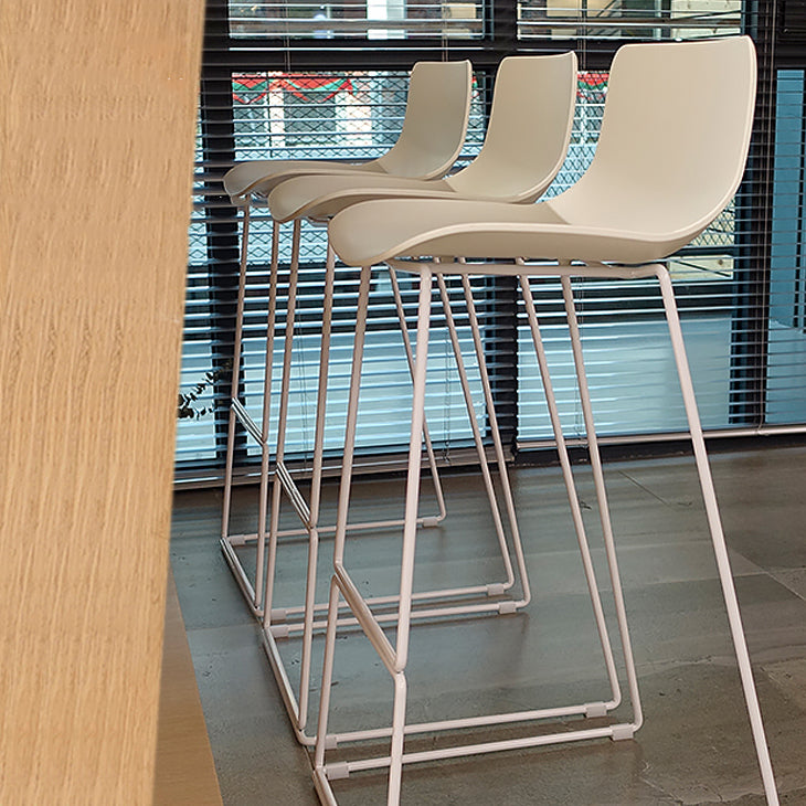 Modern Metal Plastic Bar Stools Indoor Barstool with Iron Legs and Low Back