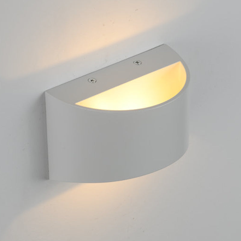Halbzylinderform Wandbeleuchtung moderner Stil 2 Lichter Metallwand in Weiß montiert