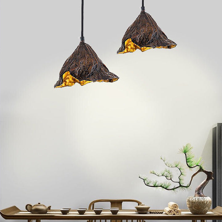 Forme de feuille de lotus flétrie Éclairage suspendu en métal de style postmoderne Lampe suspendue pour le chevet