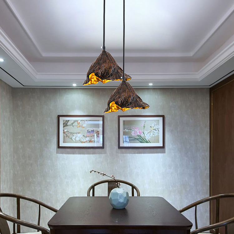 Forme de feuille de lotus flétrie Éclairage suspendu en métal de style postmoderne Lampe suspendue pour le chevet
