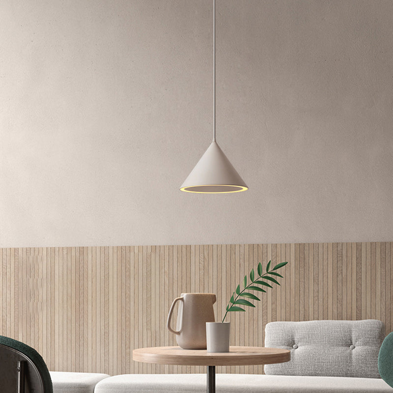 Forme de cône en métal Lumières suspendues modernes 1 Light Hanging Mount Fixture pour le restaurant