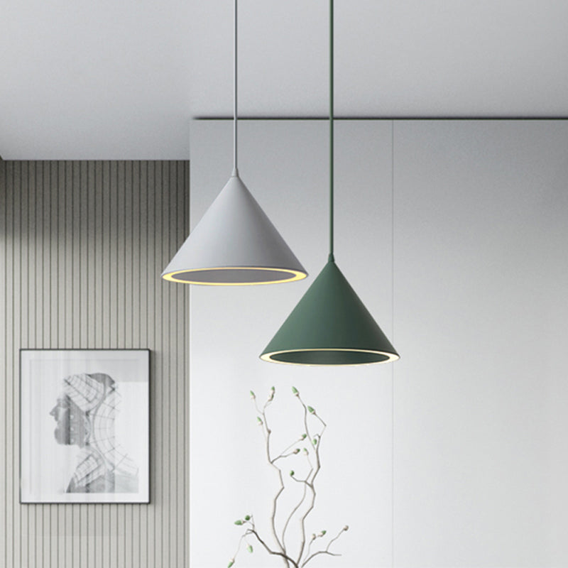 Forme de cône en métal Lumières suspendues modernes 1 Light Hanging Mount Fixture pour le restaurant