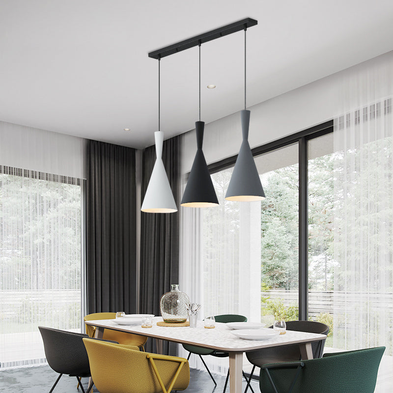 Forme de cône en métal Lumières suspendues modernes style 3 lumières suspendues à la chambre à coucher
