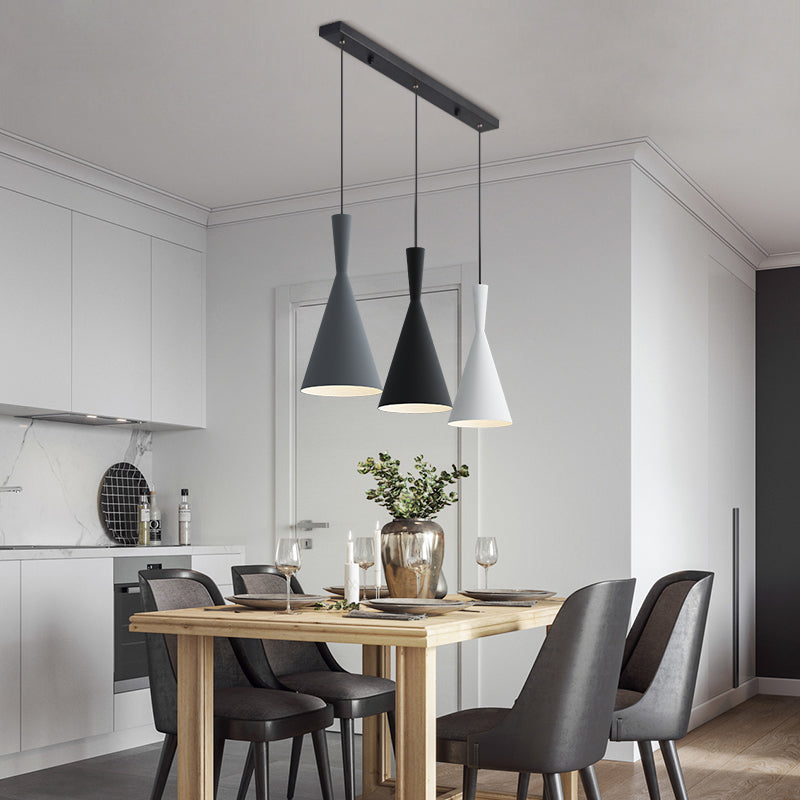Forme de cône en métal Lumières suspendues modernes style 3 lumières suspendues à la chambre à coucher