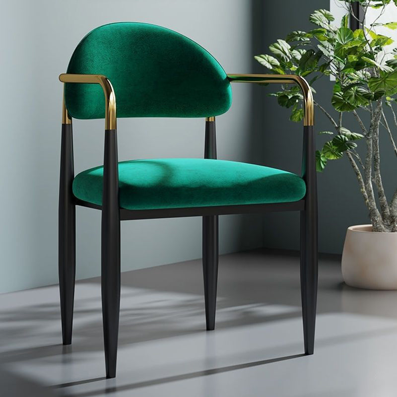 Silla de comedor tapizada contemporánea con respaldo abierto y acabado mate
