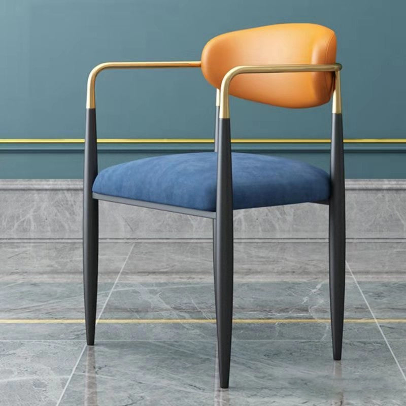 Silla de comedor tapizada contemporánea con respaldo abierto y acabado mate