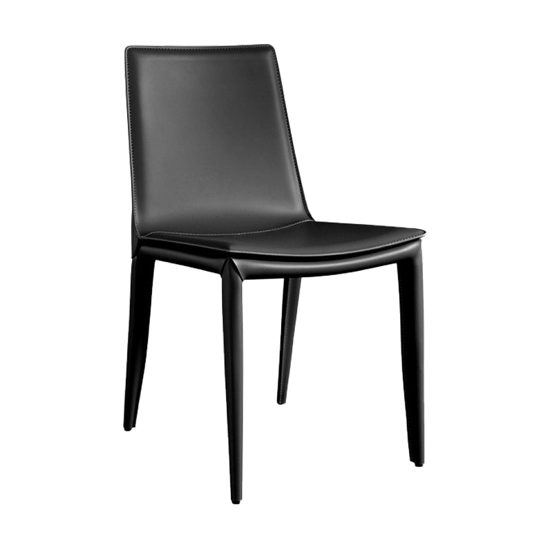 Silla lateral curvada de cuero contemporánea Silla Parsons con acabado mate