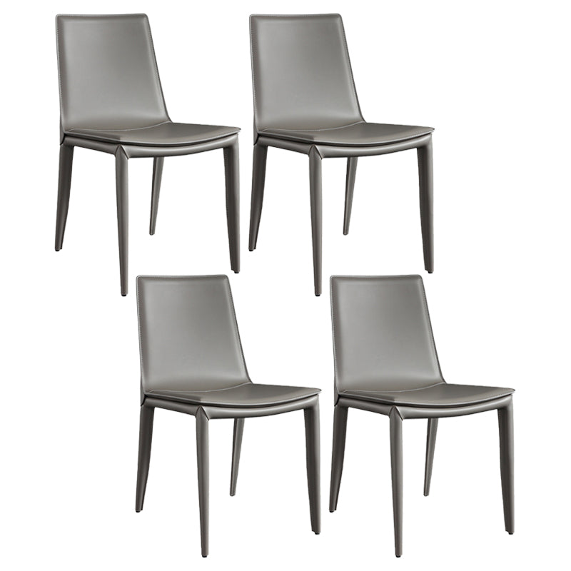 Silla lateral curvada de cuero contemporánea Silla Parsons con acabado mate
