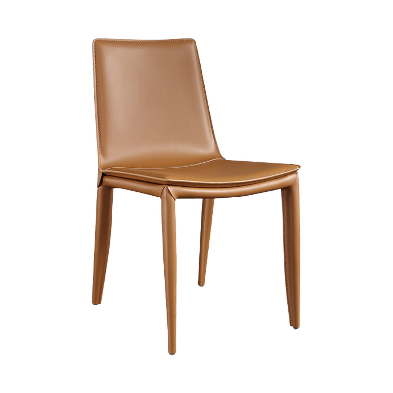 Silla lateral curvada de cuero contemporánea Silla Parsons con acabado mate