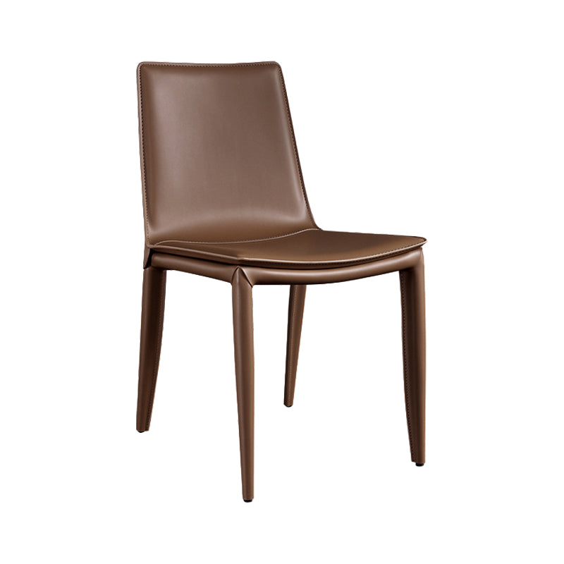 Silla lateral curvada de cuero contemporánea Silla Parsons con acabado mate