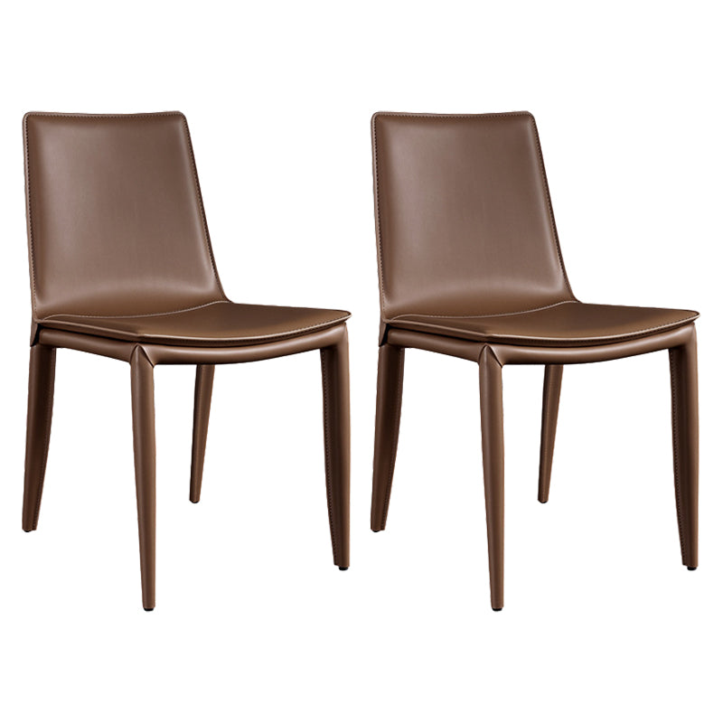 Silla lateral curvada de cuero contemporánea Silla Parsons con acabado mate