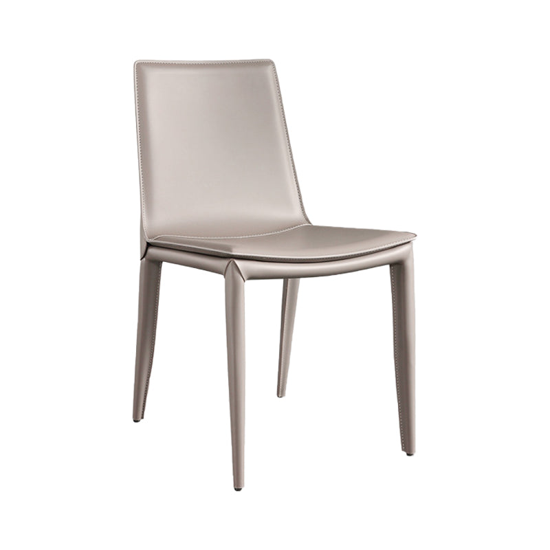 Silla lateral curvada de cuero contemporánea Silla Parsons con acabado mate