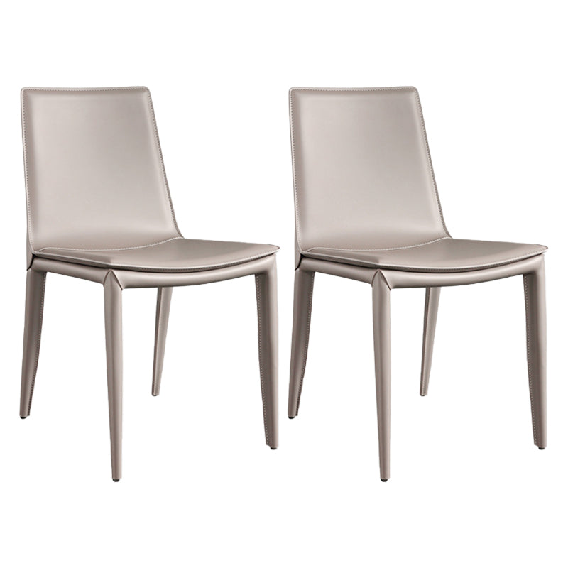 Silla lateral curvada de cuero contemporánea Silla Parsons con acabado mate